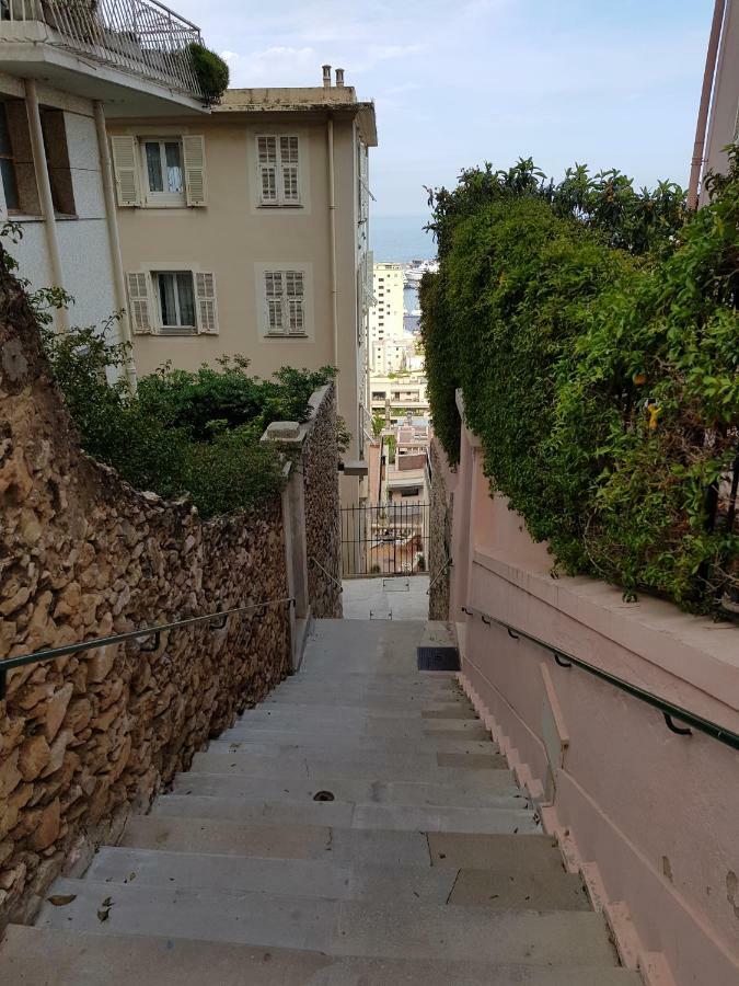 Plein Coeur De Monaco, A 300 Metres A Pied Du Port De Monaco, 4 Pieces Dans Des Escaliers Vue Mer Exceptionnelle Екстериор снимка